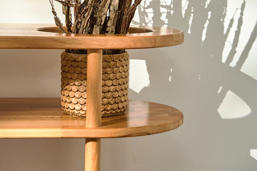 A turned beech post passing through two oval solid beech shelves; the lamella joints and the rounded edge profile of both tops are seen up close